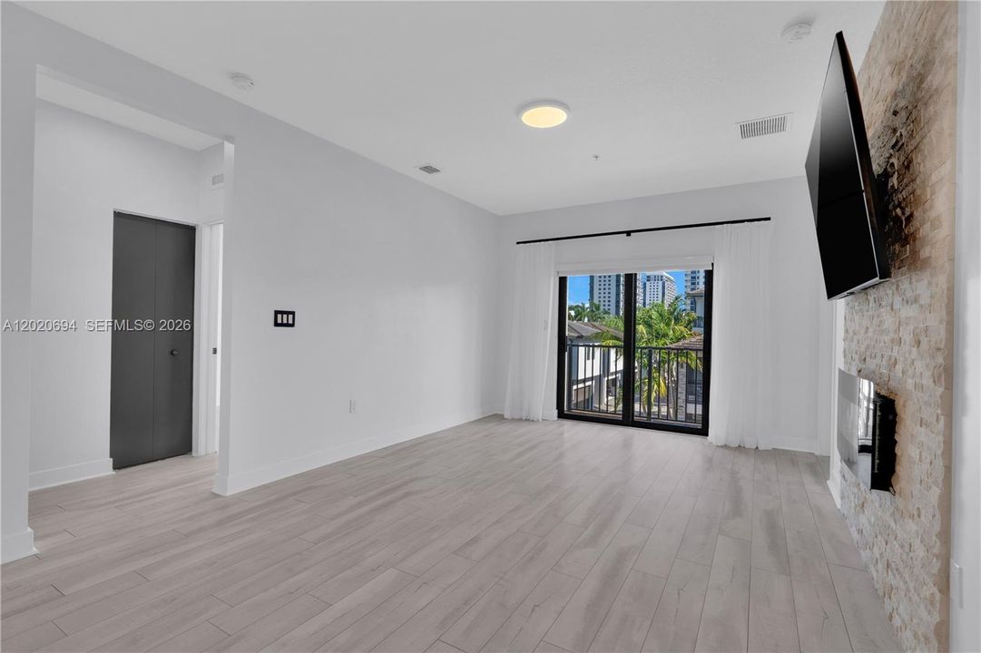En Venta: $499,000 (3 camas, 2 baños, 1129 Pies cuadrados)