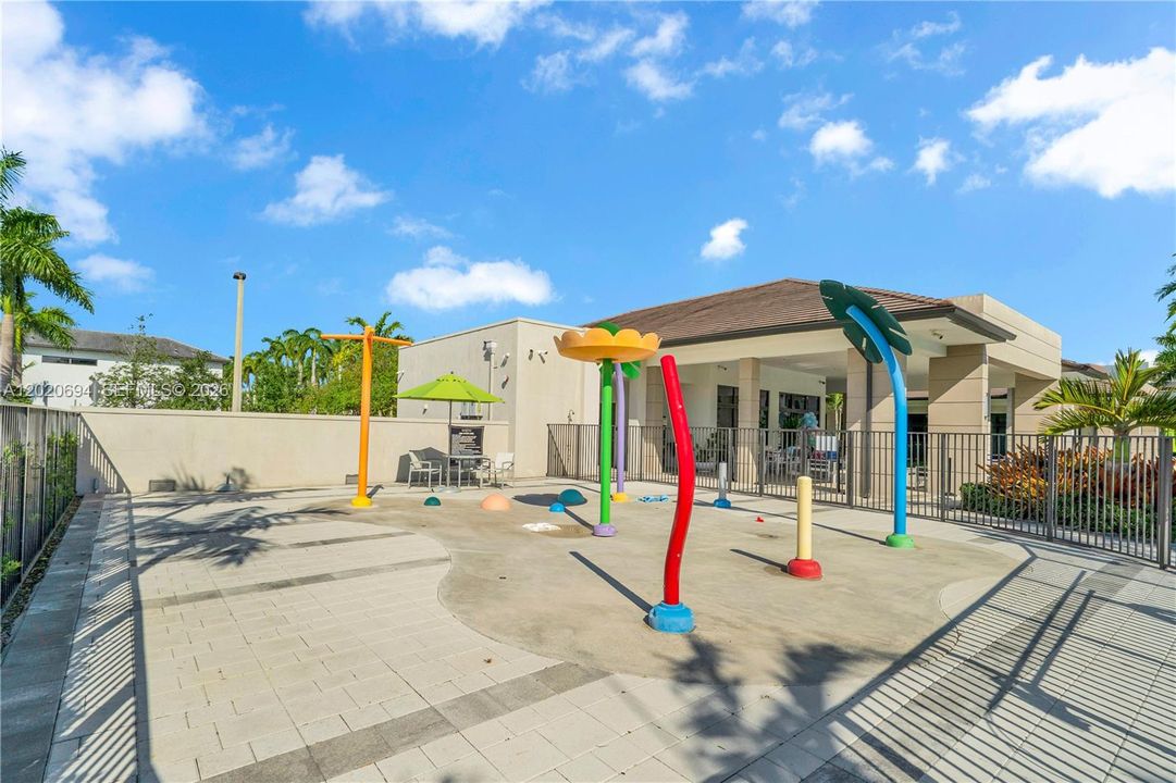 En Venta: $499,000 (3 camas, 2 baños, 1129 Pies cuadrados)