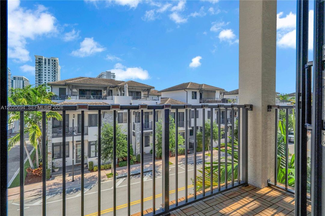 En Venta: $499,000 (3 camas, 2 baños, 1129 Pies cuadrados)