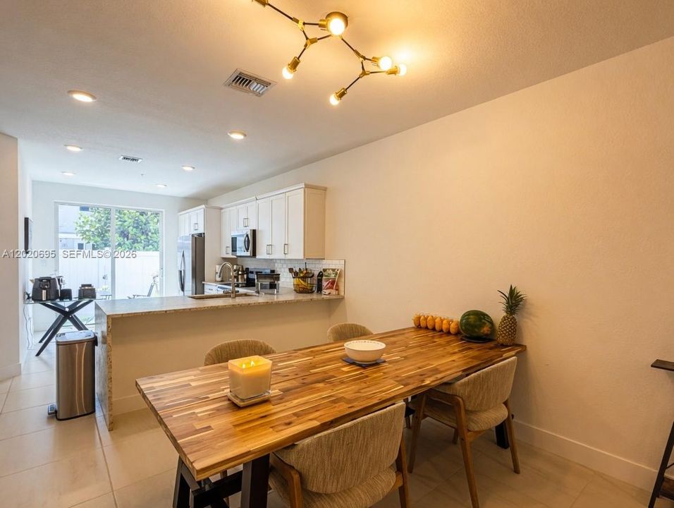 For Rent: $4,499 (4 beds, 3 baths, 1938 Square Feet)