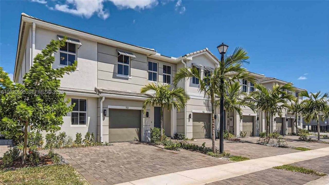 For Rent: $4,499 (4 beds, 3 baths, 1938 Square Feet)