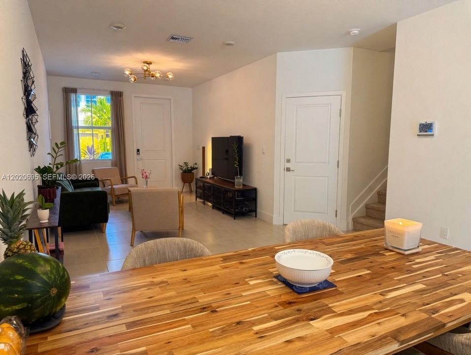 For Rent: $4,499 (4 beds, 3 baths, 1938 Square Feet)