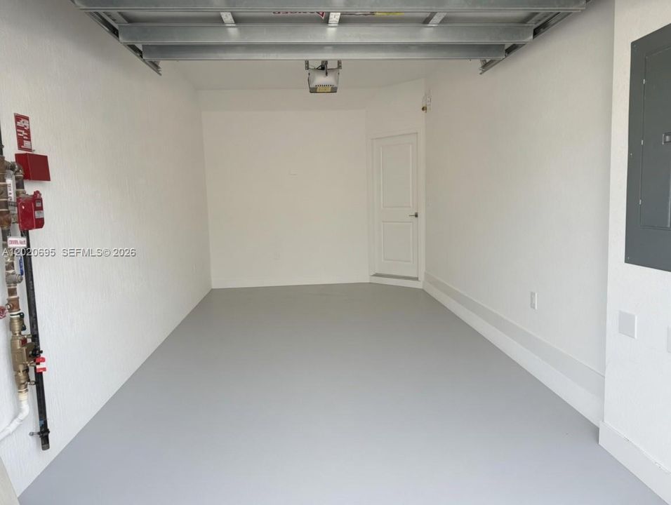For Rent: $4,499 (4 beds, 3 baths, 1938 Square Feet)