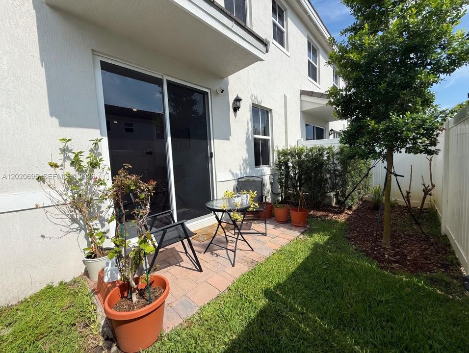 For Rent: $4,499 (4 beds, 3 baths, 1938 Square Feet)