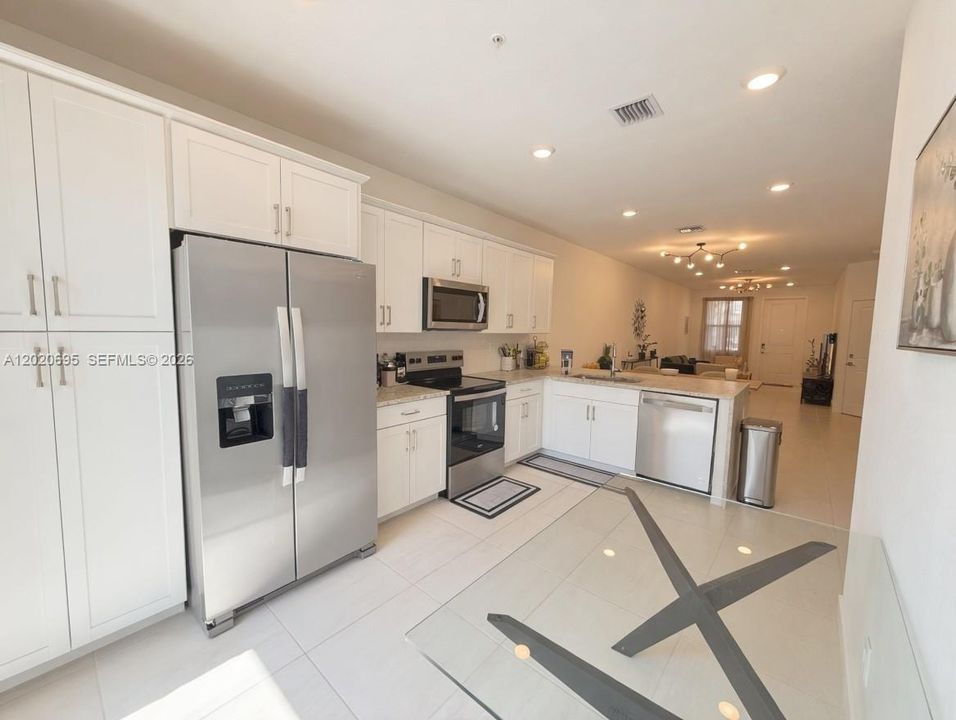 For Rent: $4,499 (4 beds, 3 baths, 1938 Square Feet)