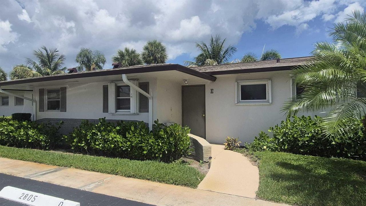 2805 Crosley Dr E Apt E, front 2