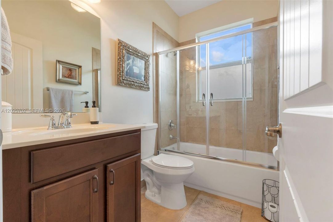 На продажу: $564,999 (3 спален, 2 ванн, 1684 Квадратных фут)