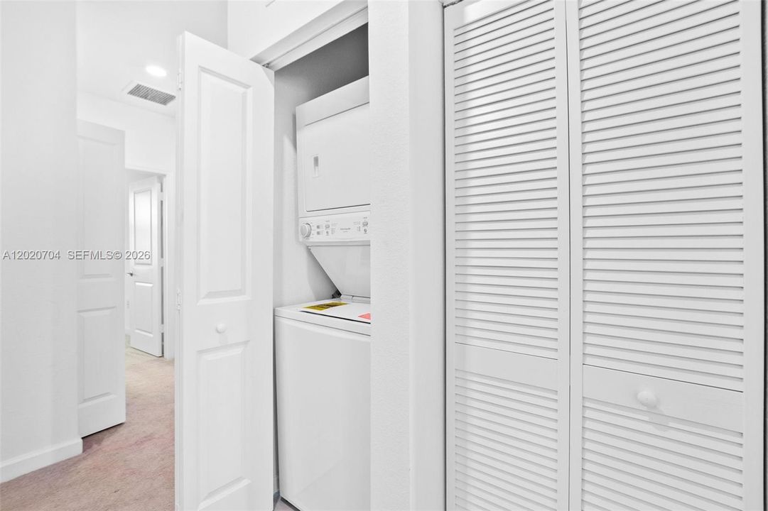 На продажу: $429,000 (3 спален, 3 ванн, 1328 Квадратных фут)