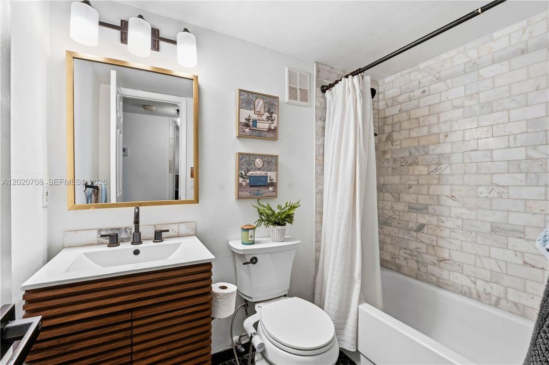 For Sale: $225,000 (2 beds, 2 baths, 1130 Square Feet)