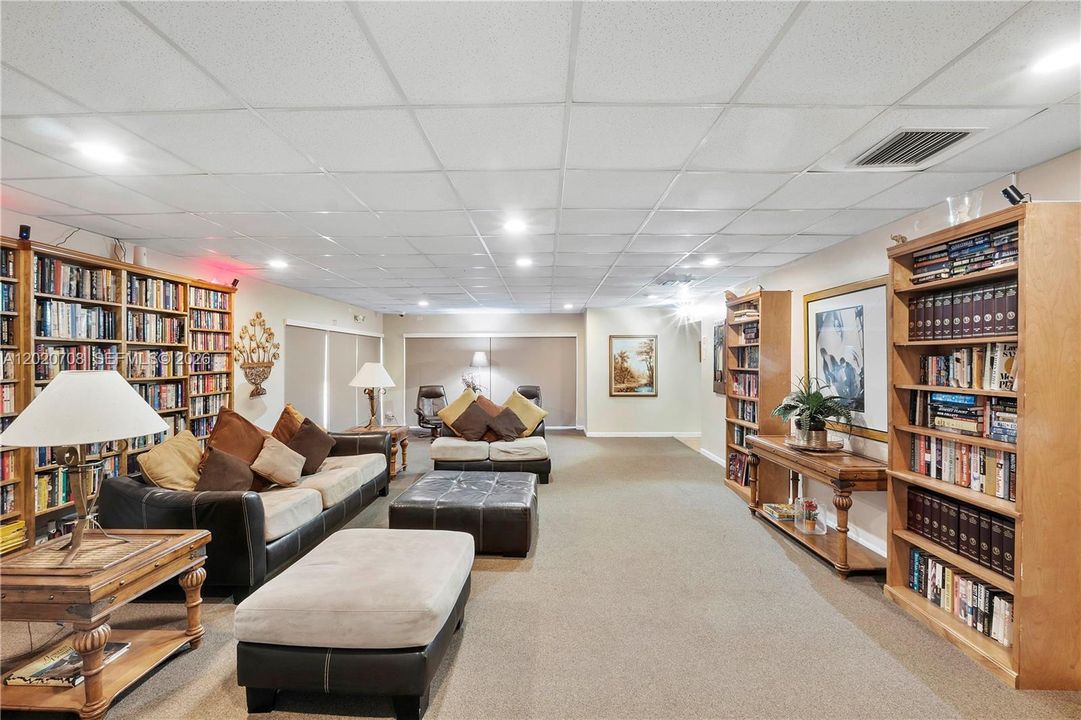 For Sale: $225,000 (2 beds, 2 baths, 1130 Square Feet)