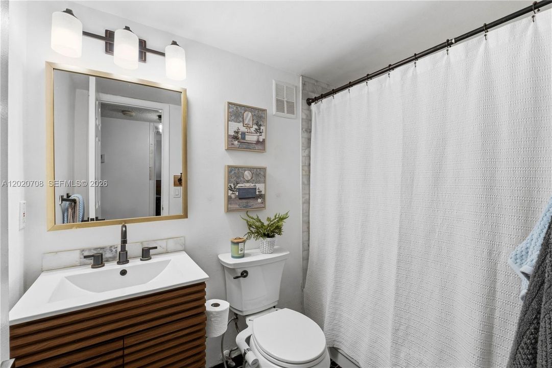 For Sale: $225,000 (2 beds, 2 baths, 1130 Square Feet)