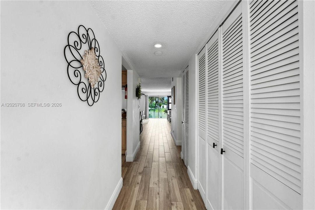 For Sale: $225,000 (2 beds, 2 baths, 1130 Square Feet)