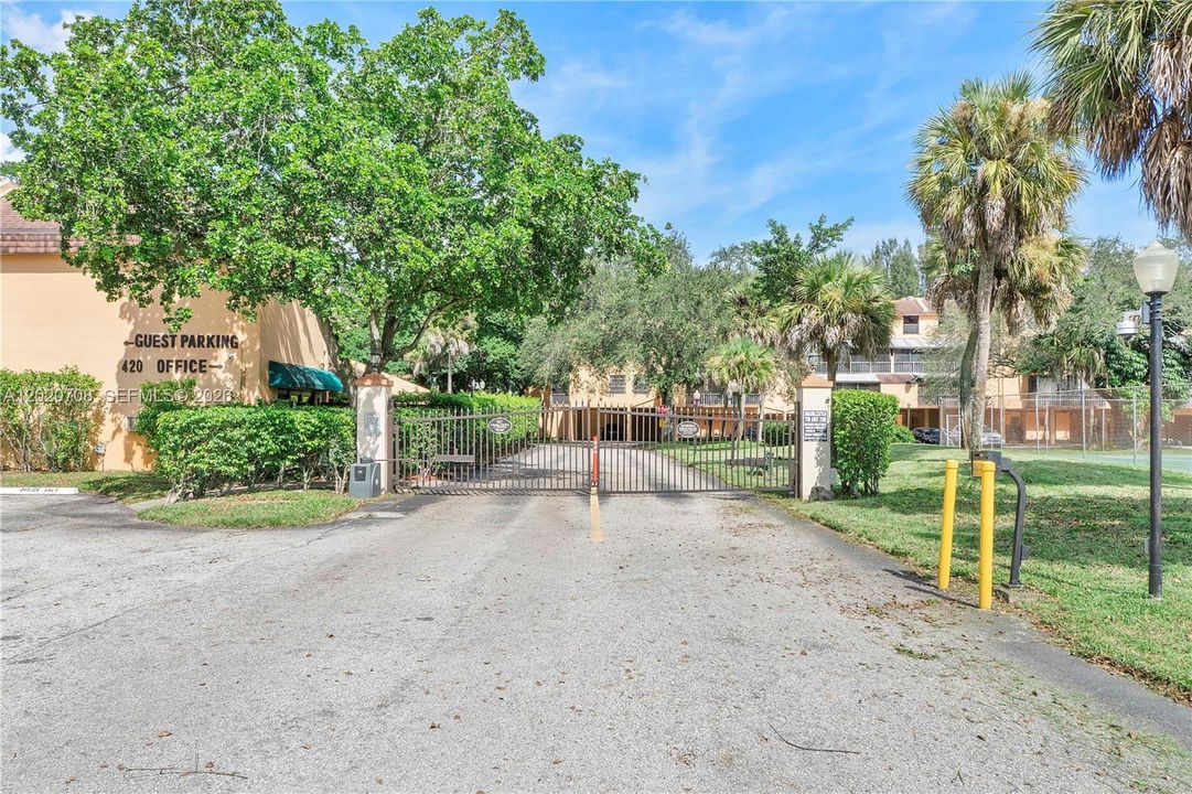 For Sale: $225,000 (2 beds, 2 baths, 1130 Square Feet)