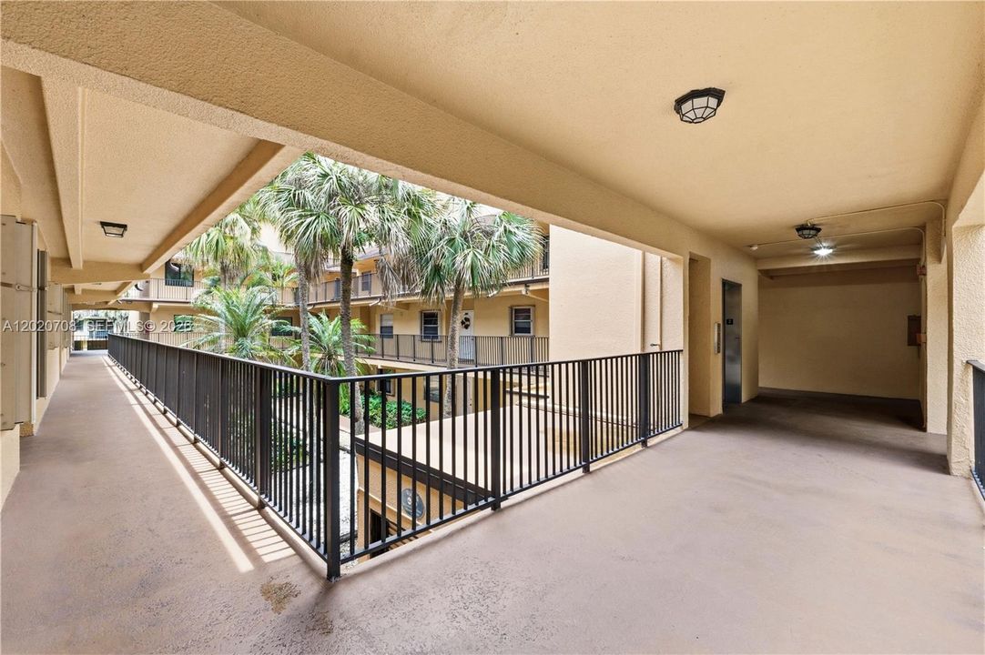 For Sale: $225,000 (2 beds, 2 baths, 1130 Square Feet)