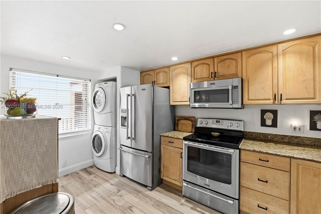 For Sale: $225,000 (2 beds, 2 baths, 1130 Square Feet)