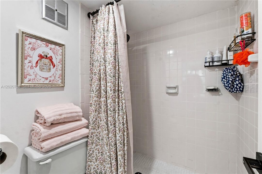 For Sale: $225,000 (2 beds, 2 baths, 1130 Square Feet)
