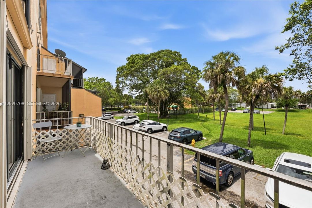 For Sale: $225,000 (2 beds, 2 baths, 1130 Square Feet)