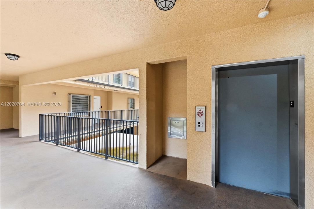 For Sale: $225,000 (2 beds, 2 baths, 1130 Square Feet)