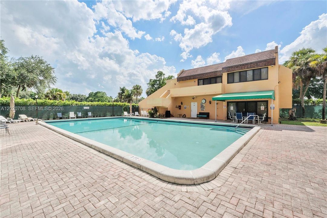 For Sale: $225,000 (2 beds, 2 baths, 1130 Square Feet)