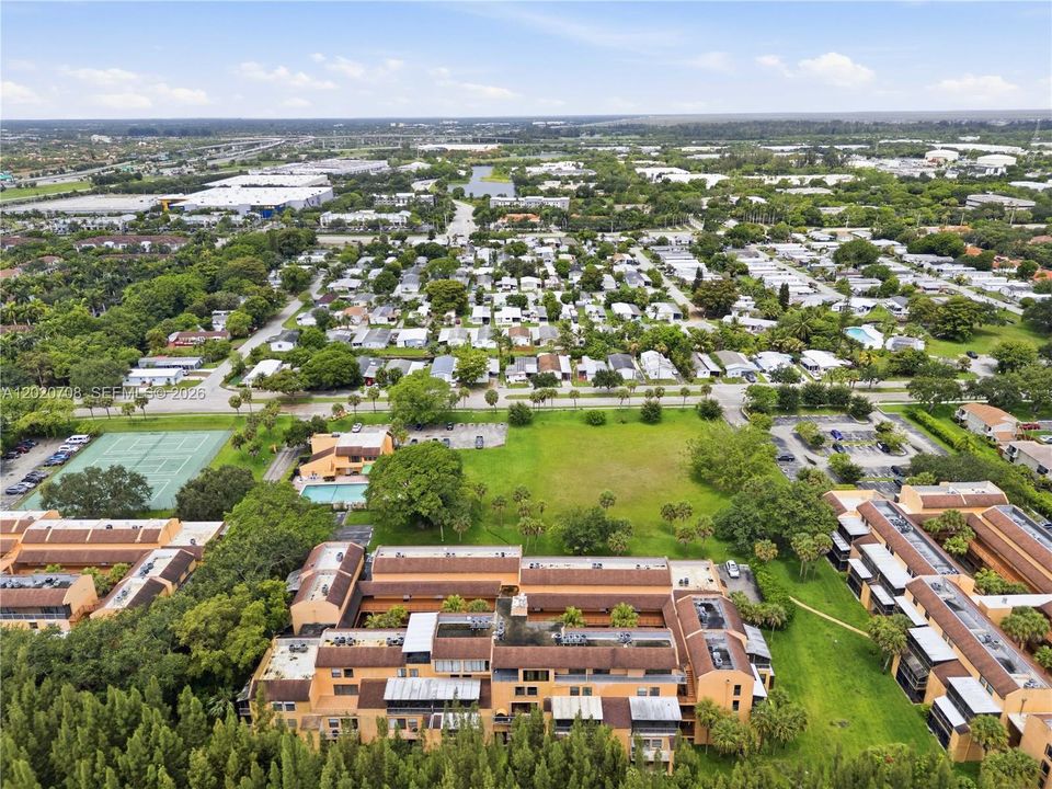 For Sale: $225,000 (2 beds, 2 baths, 1130 Square Feet)
