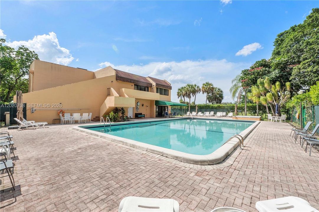 For Sale: $225,000 (2 beds, 2 baths, 1130 Square Feet)