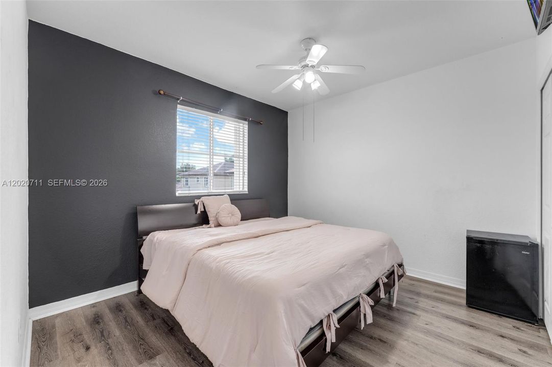 For Sale: $875,000 (4 beds, 3 baths, 1909 Square Feet)