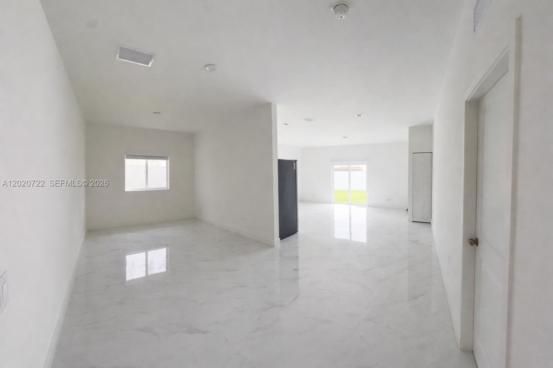 На продажу: $639,990 (4 спален, 2 ванн, 1555 Квадратных фут)