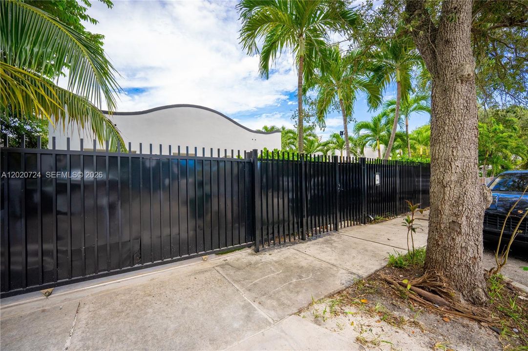 For Rent: $7,500 (3 beds, 3 baths, 1107 Square Feet)
