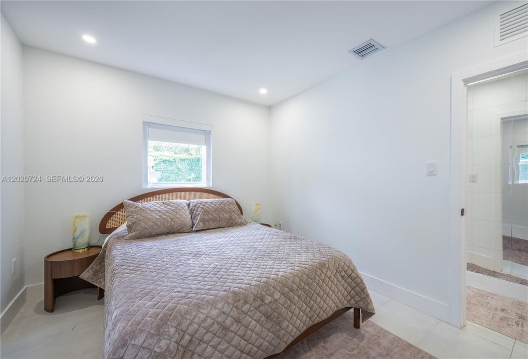 For Rent: $7,500 (3 beds, 3 baths, 1107 Square Feet)