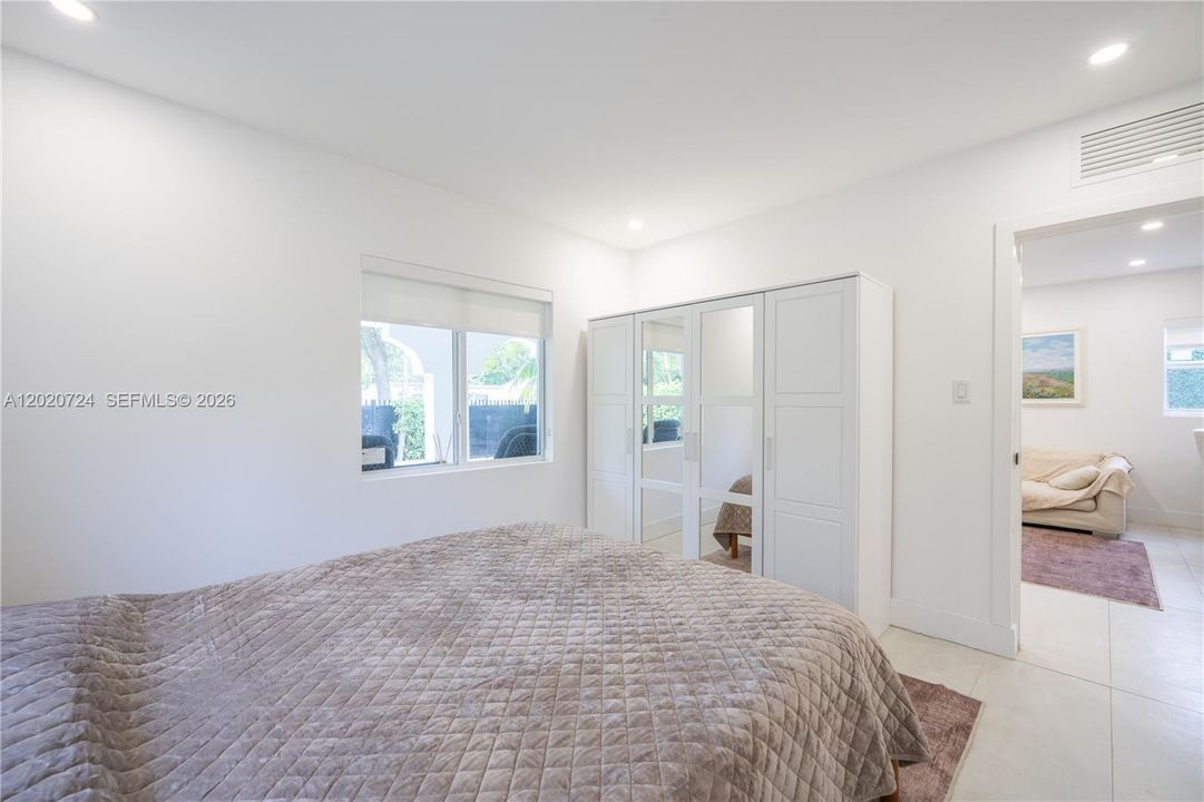 For Rent: $7,500 (3 beds, 3 baths, 1107 Square Feet)