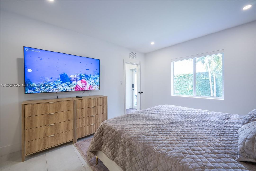 For Rent: $7,500 (3 beds, 3 baths, 1107 Square Feet)