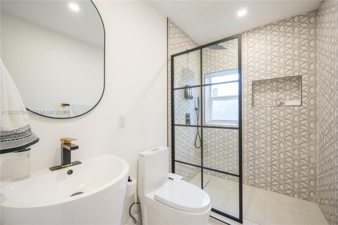 For Rent: $7,500 (3 beds, 3 baths, 1107 Square Feet)