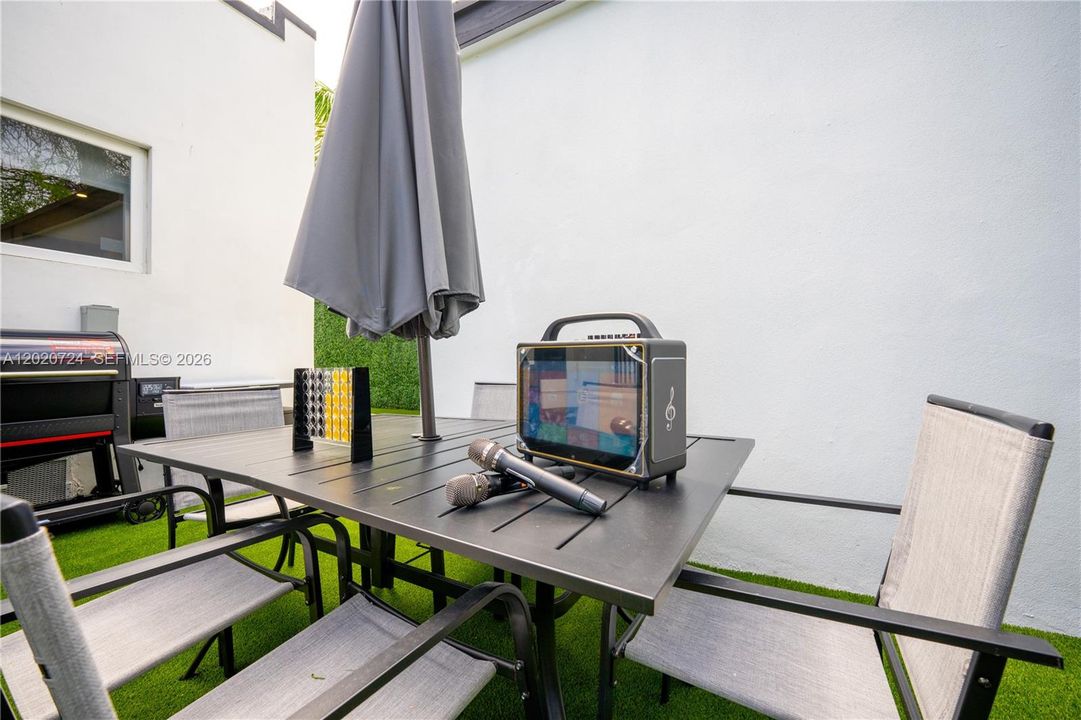 For Rent: $7,500 (3 beds, 3 baths, 1107 Square Feet)