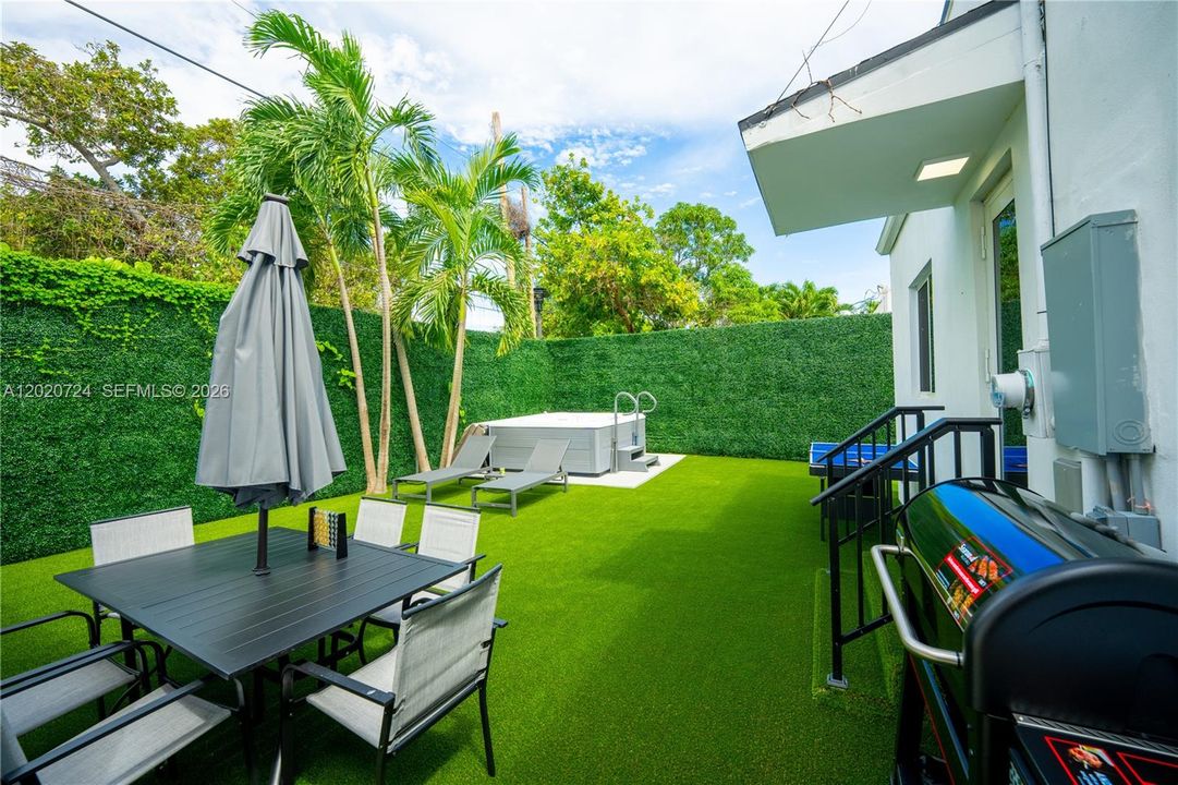 For Rent: $7,500 (3 beds, 3 baths, 1107 Square Feet)