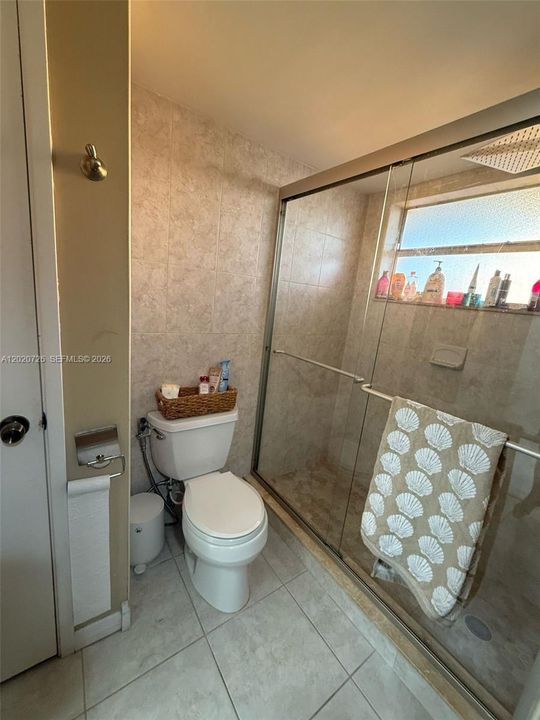 Activo con contrato: $1,800 (1 camas, 1 baños, 1036 Pies cuadrados)