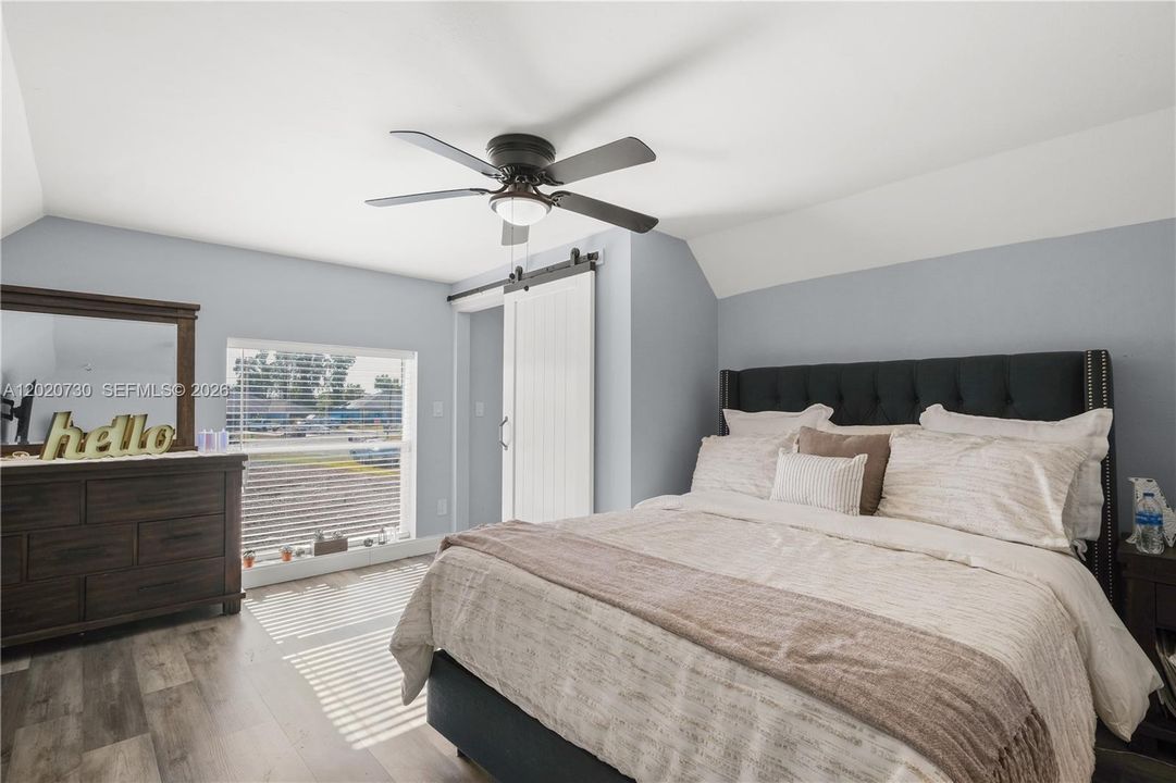 For Sale: $249,000 (2 beds, 2 baths, 924 Square Feet)