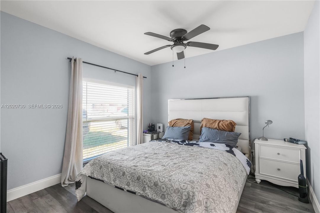For Sale: $249,000 (2 beds, 2 baths, 924 Square Feet)