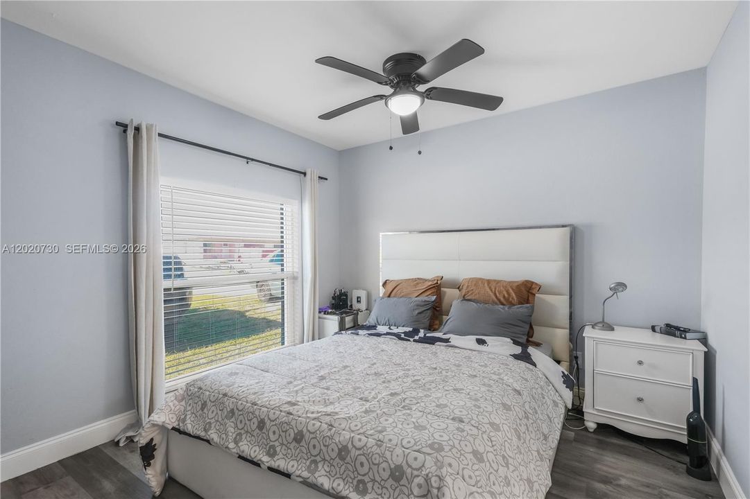 For Sale: $249,000 (2 beds, 2 baths, 924 Square Feet)