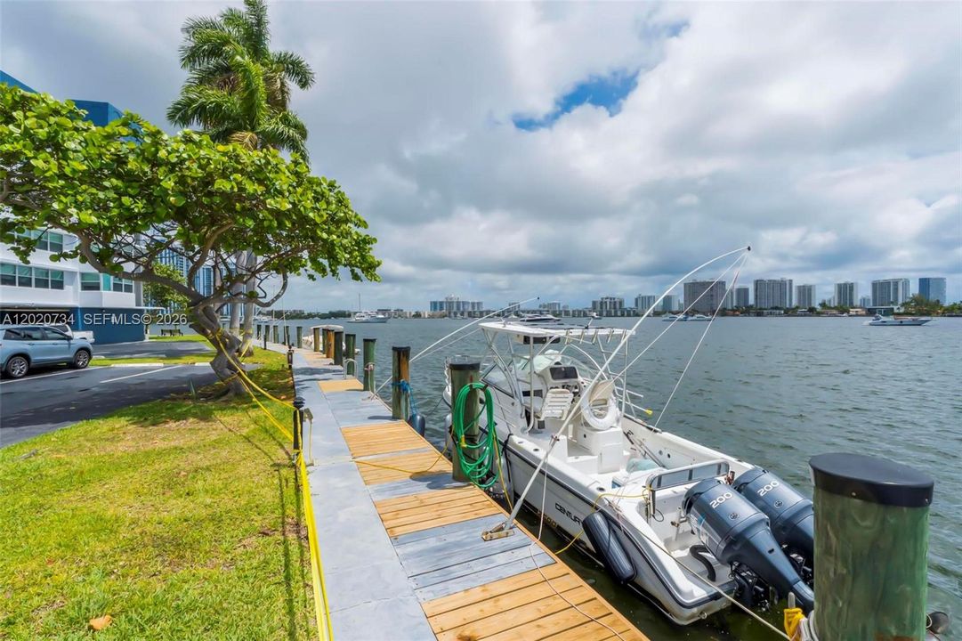 DOCK #11 ( 25 Feet)