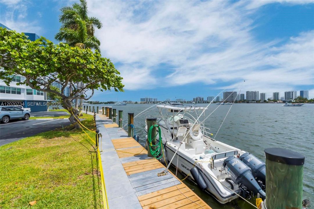 DOCK #11 ( 25 Feet)