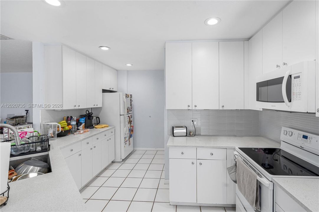 Active With Contract: $4,750 (3 beds, 2 baths, 2299 Square Feet)
