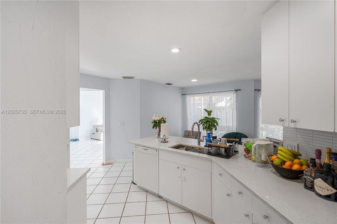 Active With Contract: $4,750 (3 beds, 2 baths, 2299 Square Feet)