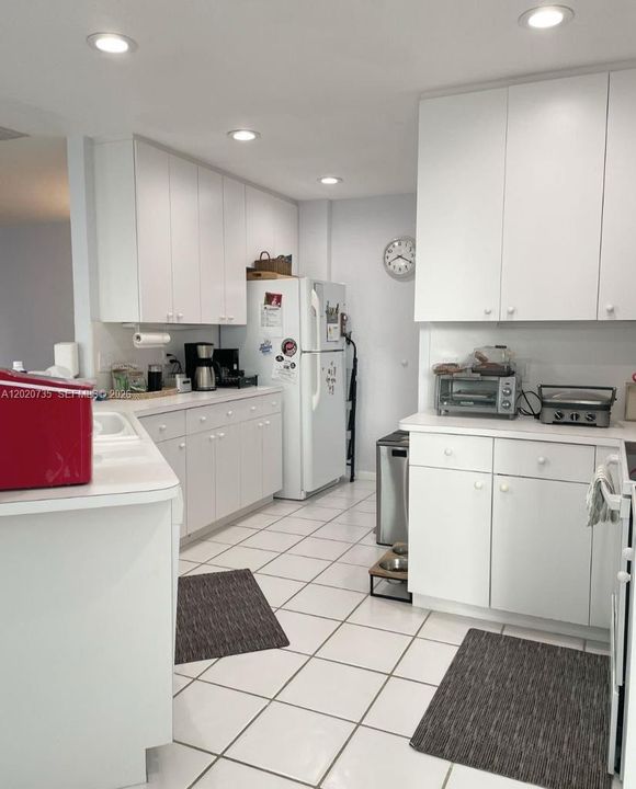 Active With Contract: $4,750 (3 beds, 2 baths, 2299 Square Feet)
