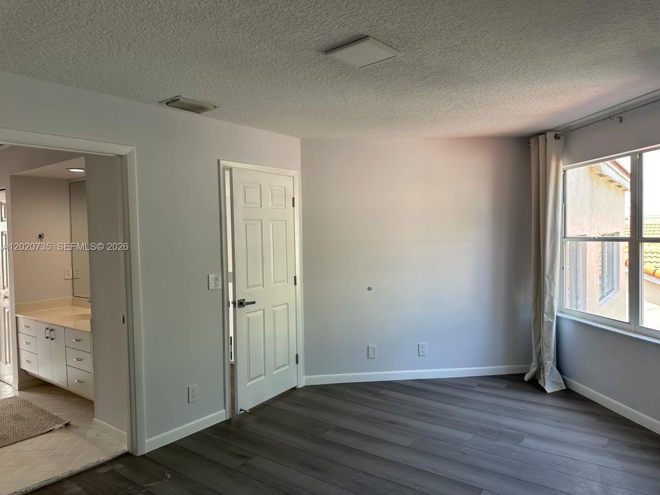 Active With Contract: $4,750 (3 beds, 2 baths, 2299 Square Feet)