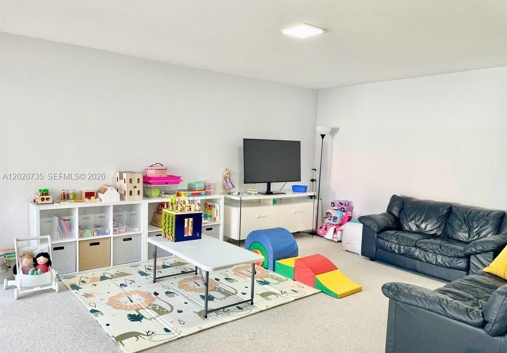 Active With Contract: $4,750 (3 beds, 2 baths, 2299 Square Feet)