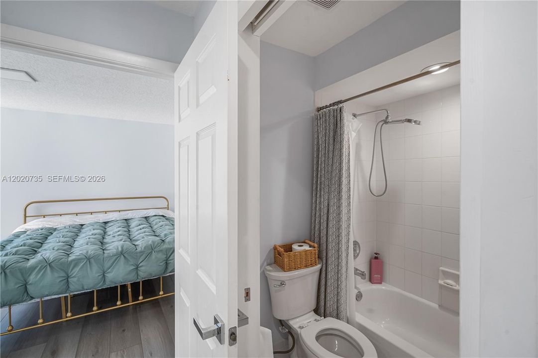 Active With Contract: $4,750 (3 beds, 2 baths, 2299 Square Feet)