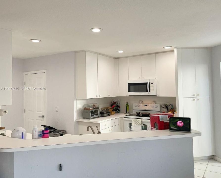 Active With Contract: $4,750 (3 beds, 2 baths, 2299 Square Feet)