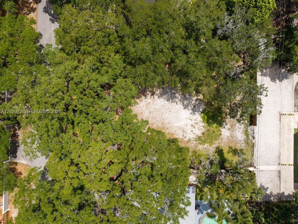 En Venta: $1,659,000 (0.39 acres)