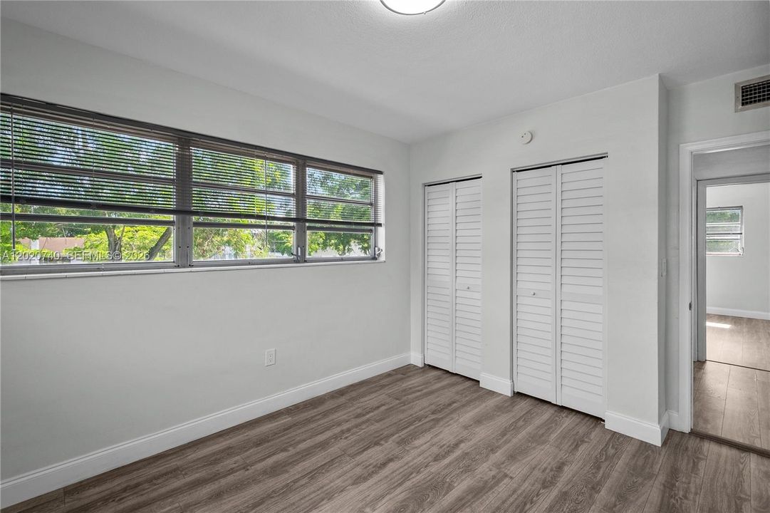 For Sale: $169,900 (2 beds, 2 baths, 990 Square Feet)
