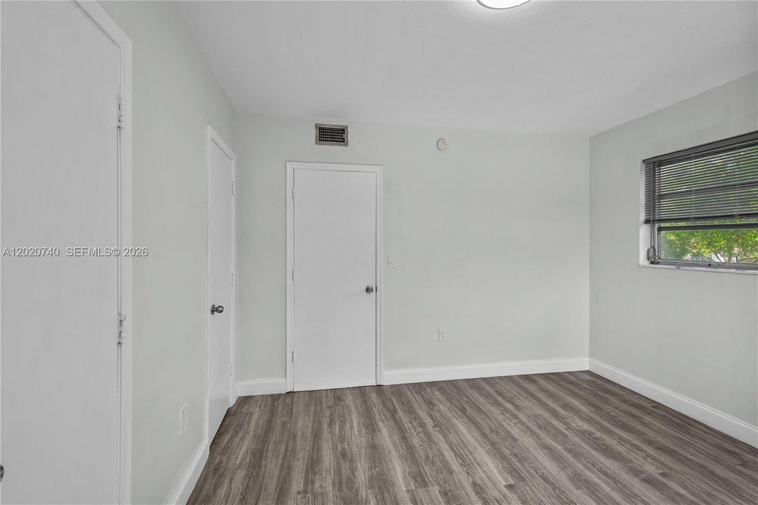 For Sale: $169,900 (2 beds, 2 baths, 990 Square Feet)